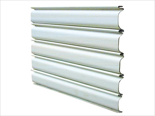 Wind resistance roller door