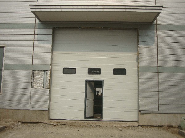 Aluminum insulated roller shutter door