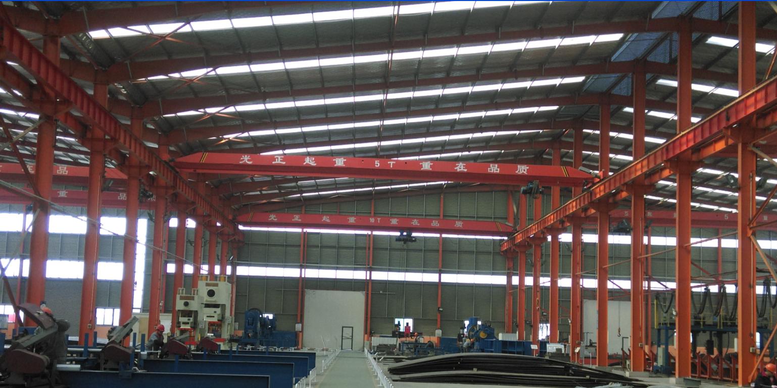 Steel structure workshop with crane